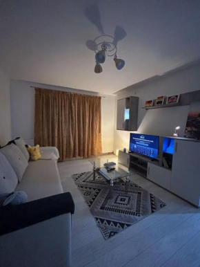 x 3 camere - apartament - NOU - Modern - aproape de centru